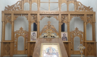 Postavljen ikonostas u hramu