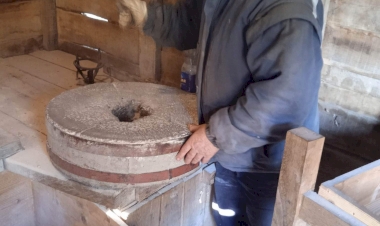 Klepanje kamena na vodenici Panić - Janjilović