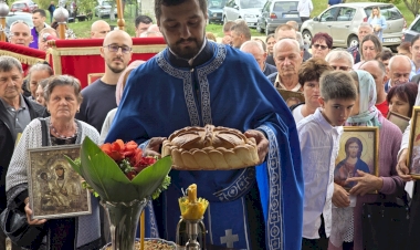 Прослављена Крсна слава храма у Љебу