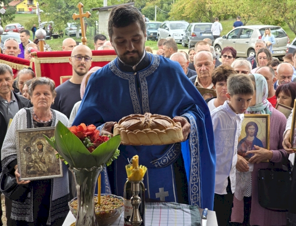 Прослављена Крсна слава храма у Љебу